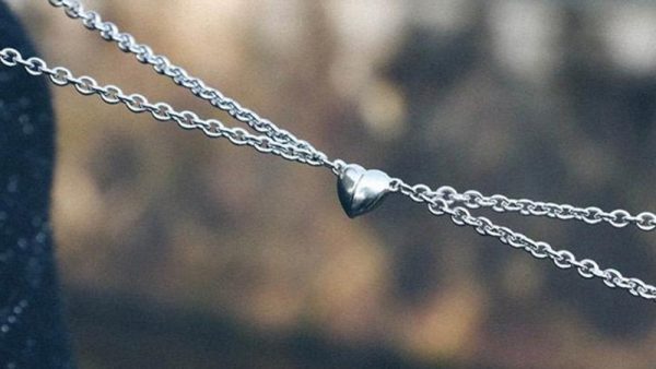 2023 New Creative 2pcs Magnetic Couple Necklace Women Men Love for Long Distance Girlfriend Metal Link