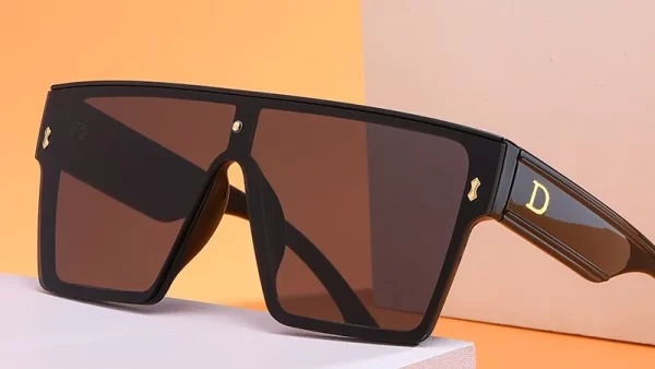 Classy Luxury Men Sunglasses Fashion Glamour Brand Glasses for Women Square Frame Golden Designer Shades