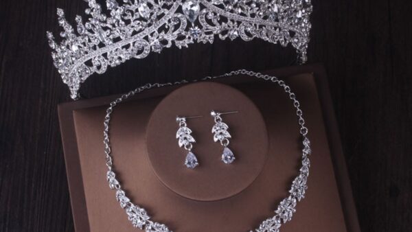 Itacazzo Bridal Headwear Set Crown Necklace Earrings Four Piece Fashion Tiaras Suitable for Women s Wedding