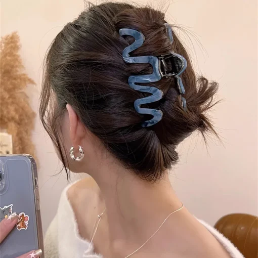 kf S05033df8e483468ea2c69e79fe6f772e4 New fashionable metal clip for women with large hair volume and back of the head shark