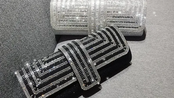 kf S3259fe1fc54544669d3dc7cca593f5192 Factory Direct Sales Stick Diamond Three Discount Dinner Bag Hand Armpit Chain Wedding Party Crystal Evening