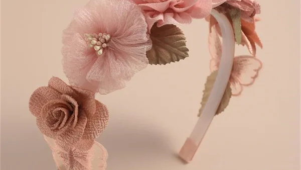 kf S365f4cf798d648e69987a8550451bbbf8 New ladies child princess Handmade Flower Girls Headbands Cute Pearl Feather Wedding Crown Princess Dance Party