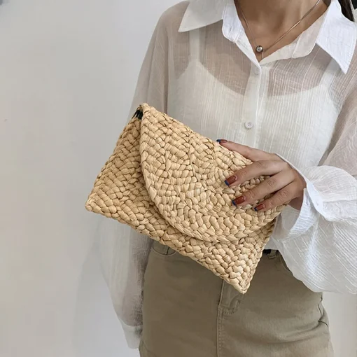 Hand-Woven Straw Clutch Bag – Boho Style for Summer 2024