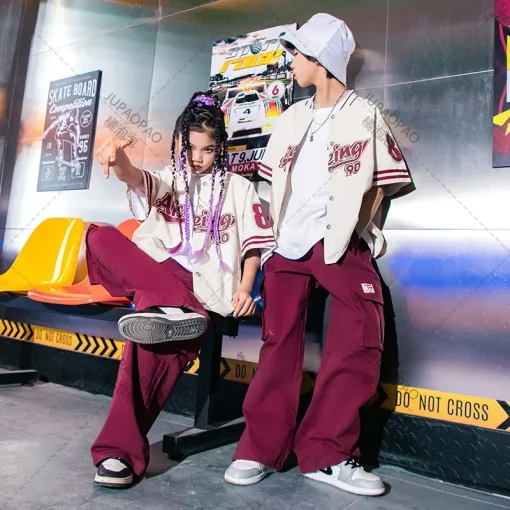 Kids Hip-Hop Performance Outfit – Burgundy Letter Print Baseball Jacket & Jogger Pants Set